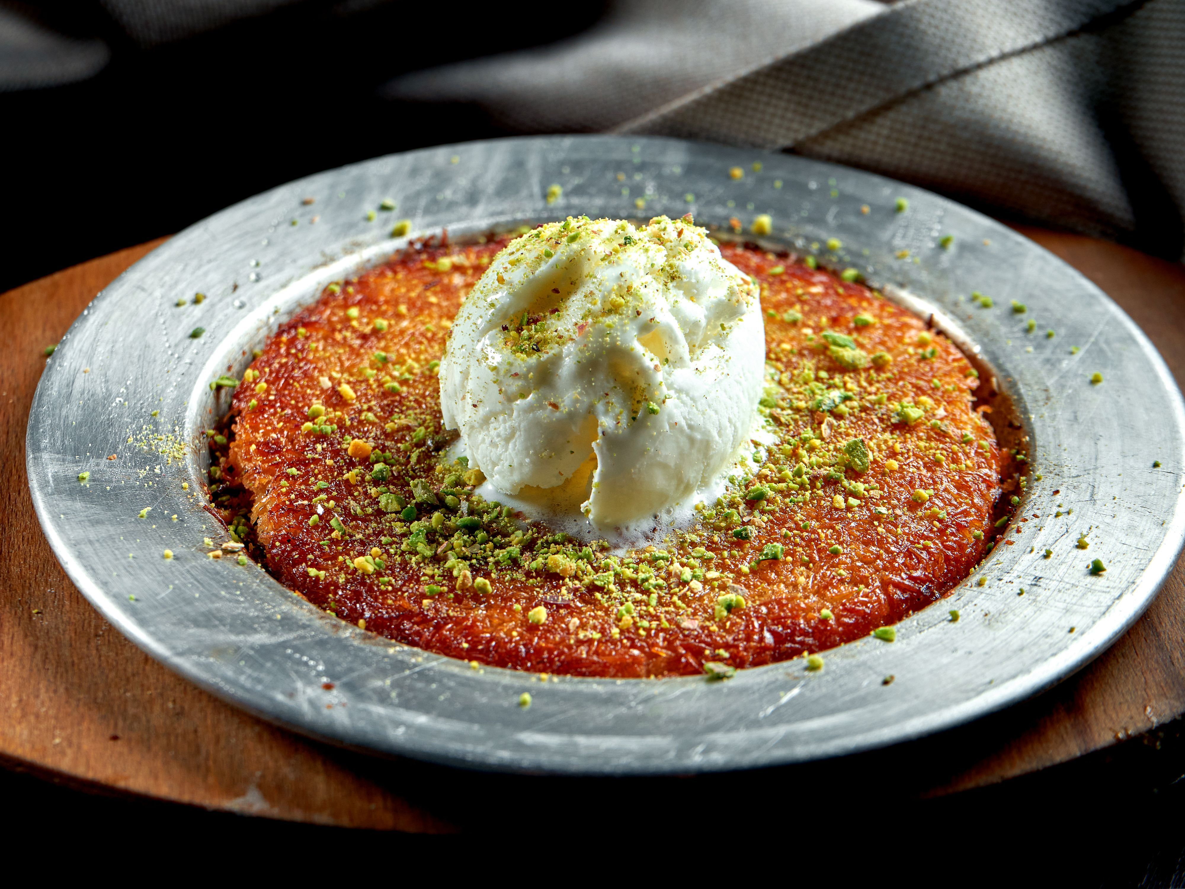 Sarnıç Dondurma Cafe, Mersin dondurmacı, Toroslar tatlıcı, kadayıf dondurma, halka tatlısı, tulumba tatlısı, Sarnıç Bomba, Mersin tatlı mekanları, şerbetli tatlı dondurma, yöresel tatlılar